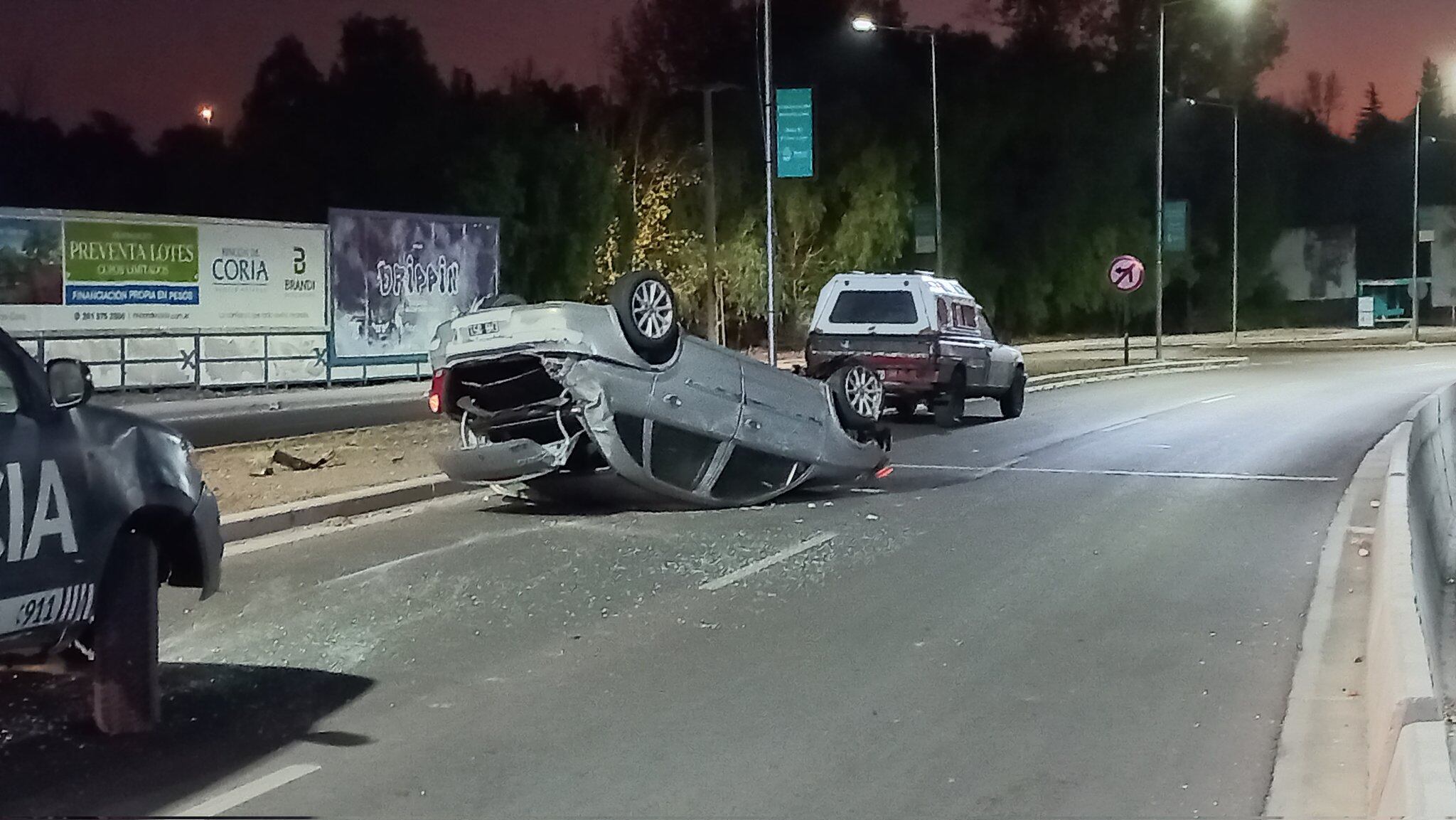 Le robó el auto a su padres, se emborrachó con amigos y volcó en la Panamericana.