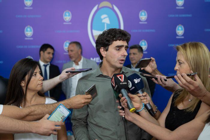 Natalio Mema en conferencia de prensa.