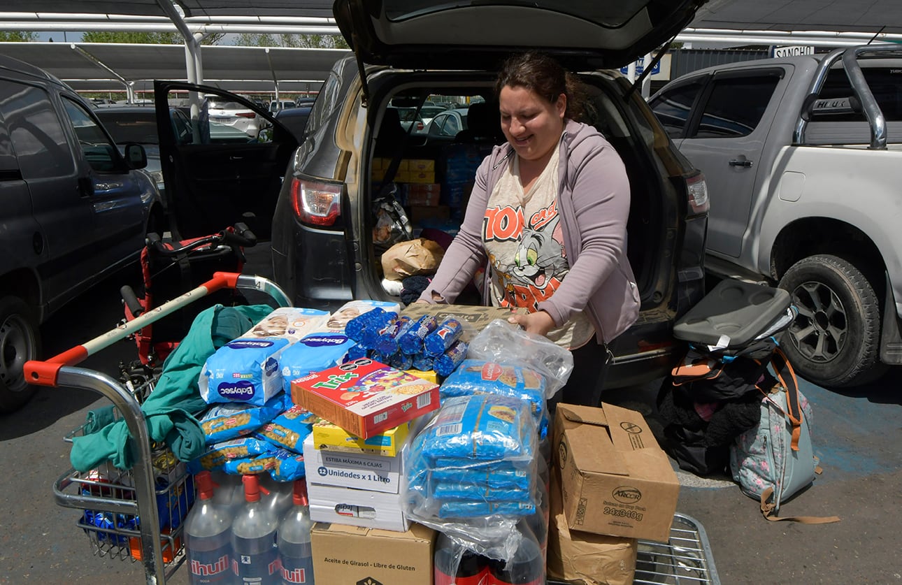 Compras en supermercados y mayoristas
La chilena María Luisa vino a comprar ofertas a Argentina
Foto. Orlando Pelichotti