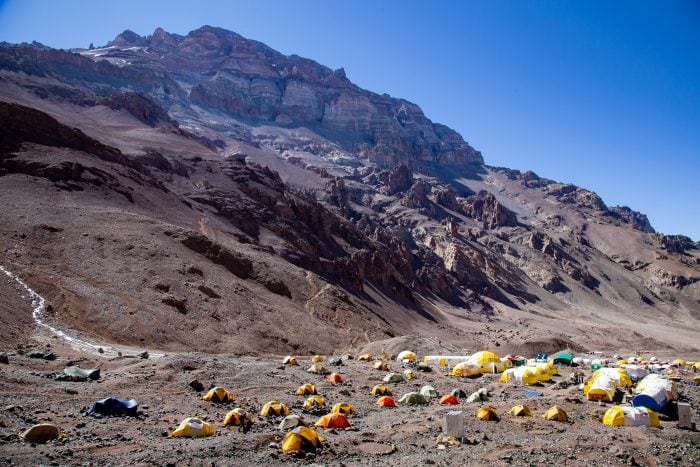 El gobierno provincial apunta a mejorar la gestión ambiental y turística del Parque Provincial Aconcagua a través de un proyecto que ya está en la Legislatura. La intención es dividirlo en zonas que determinen qué actividades pueden hacerse en cada una para los próximos 30 años.
Foto: Prensa Gob. Mendoza