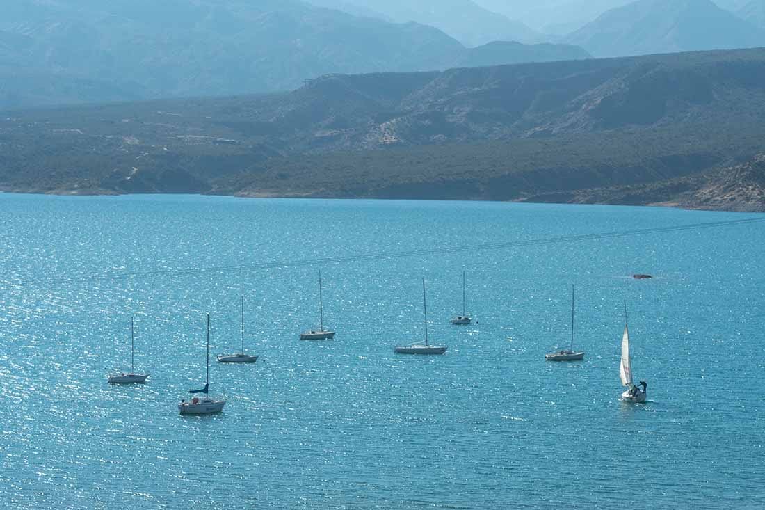 Primer fin de semana con vuelta a la normalidad, mendocinos y turistas decidieron pasar el día en la montaña.
Dique Potrerillo