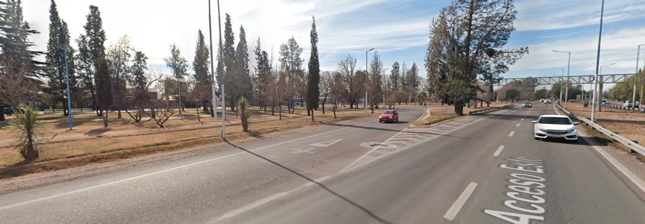 En el cruce Urquiza - Acceso Este ocurren siniestros viales todos los días. Foto: Google.