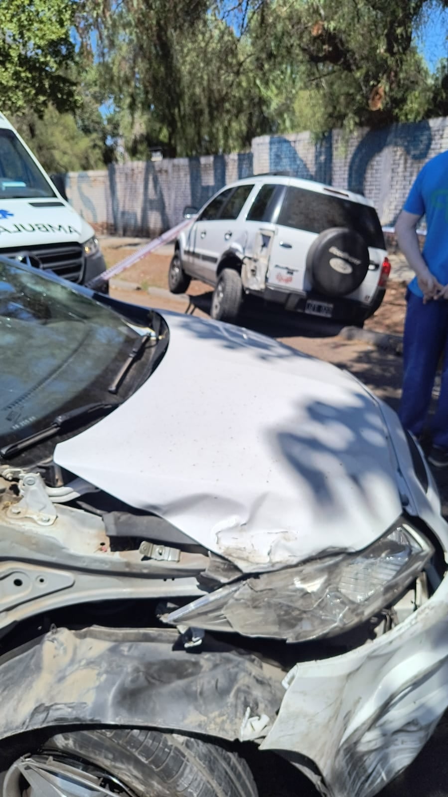 Una mujer perdió la vida luego de chocar en solitario a un vehículo estacionado.