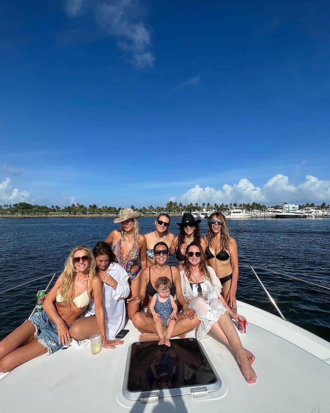 Pampita, con Ana García Moritán y amigas en Miami