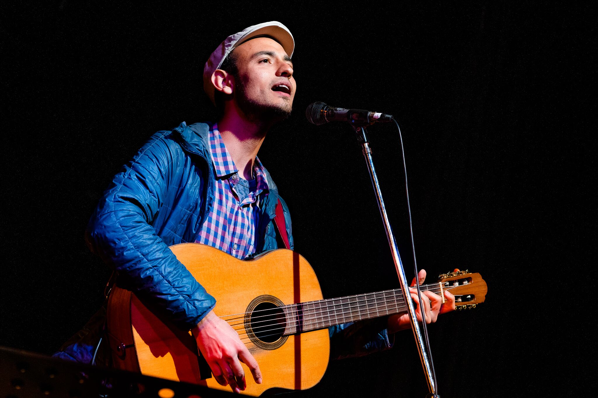 El joven cantautor sancarlino compartirá escenario con Analía Garcetti, en un concierto íntimo.