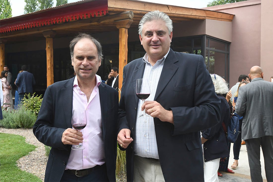 Rafael Calderón junto a Silvio Alberto, el enólogo de Bodegas Bianchi - José Gutiérrez  / Los Andes  