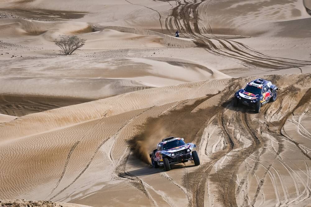 Sainz y Peterhansel durante la etapa 12.