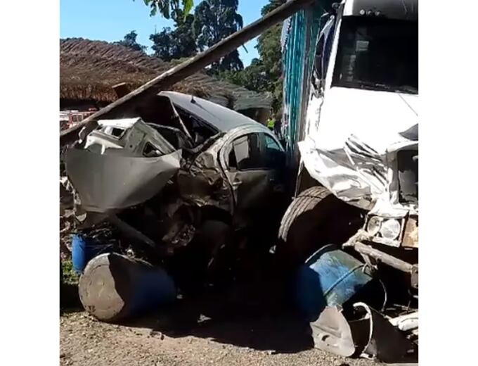 El Volkswagen Gol Trend en el que circulaba el jubilado junto a su esposa, Julia Miraglia, se cruzó de carril a la altura del kilómetro 40 y causó un brutal accidente. Foto: Gentileza