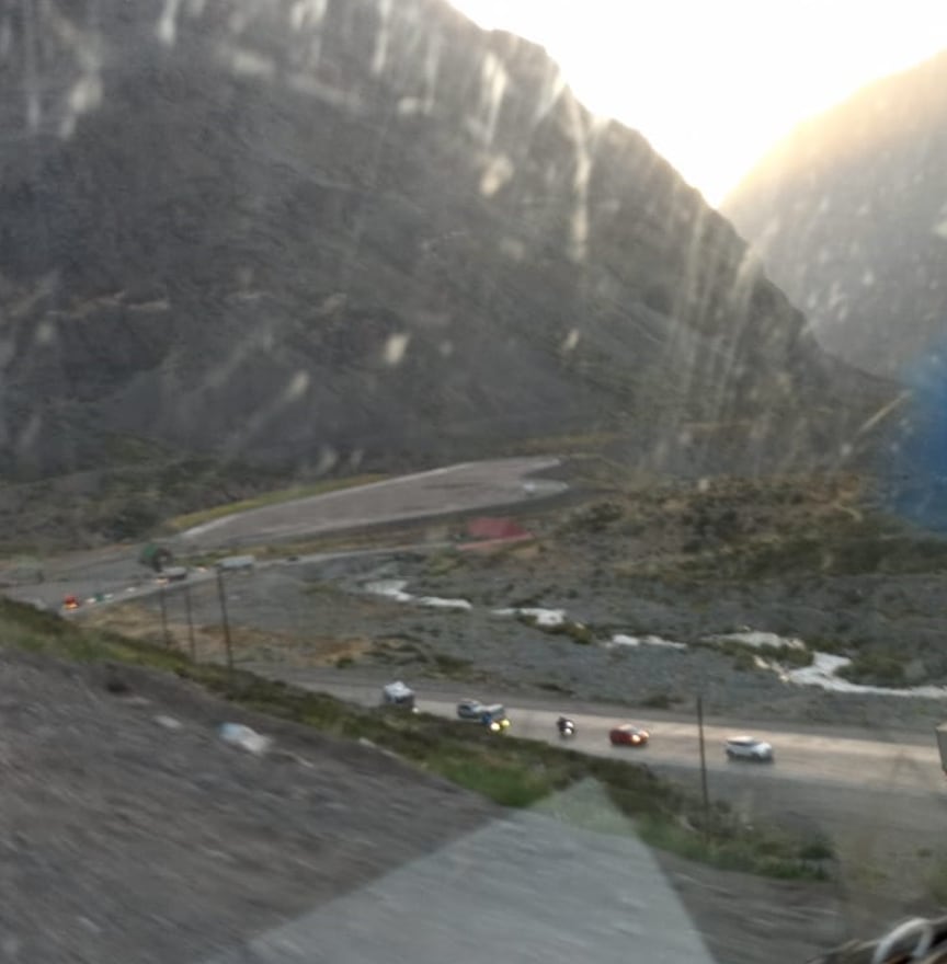 Habilitaron el Paso Internacional Cristo Redentor tras el accidente del camión que perdió su carga. Foto: Gendarmería Nacional