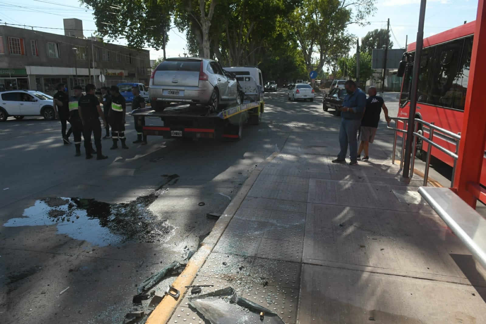 El auto fue trasladado por la policía. / Ignacio Blanco - Los Andes