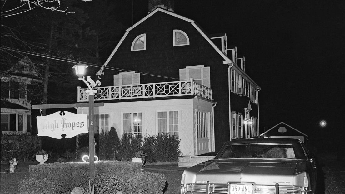 La casa donde fueron asesinados seis miembros de la familia DeFeo, Amityville, Nueva York, EE.UU., el 14 de noviembre de 1974. Foto: Gentileza