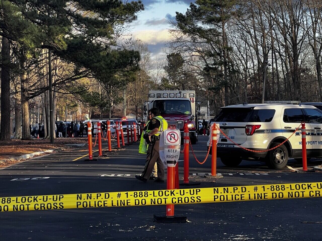 La escena que rodeó a la Escuela Primaria Richneck, en el día de ayer. Foto: WTKR