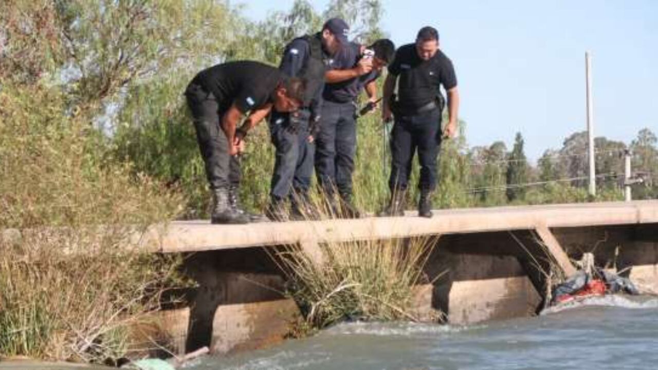 Las autoridades locales fueron alertada sobre el hallazgo y se hicieron presentes en el lugar para iniciar las investigaciones correspondientes. Gentileza.