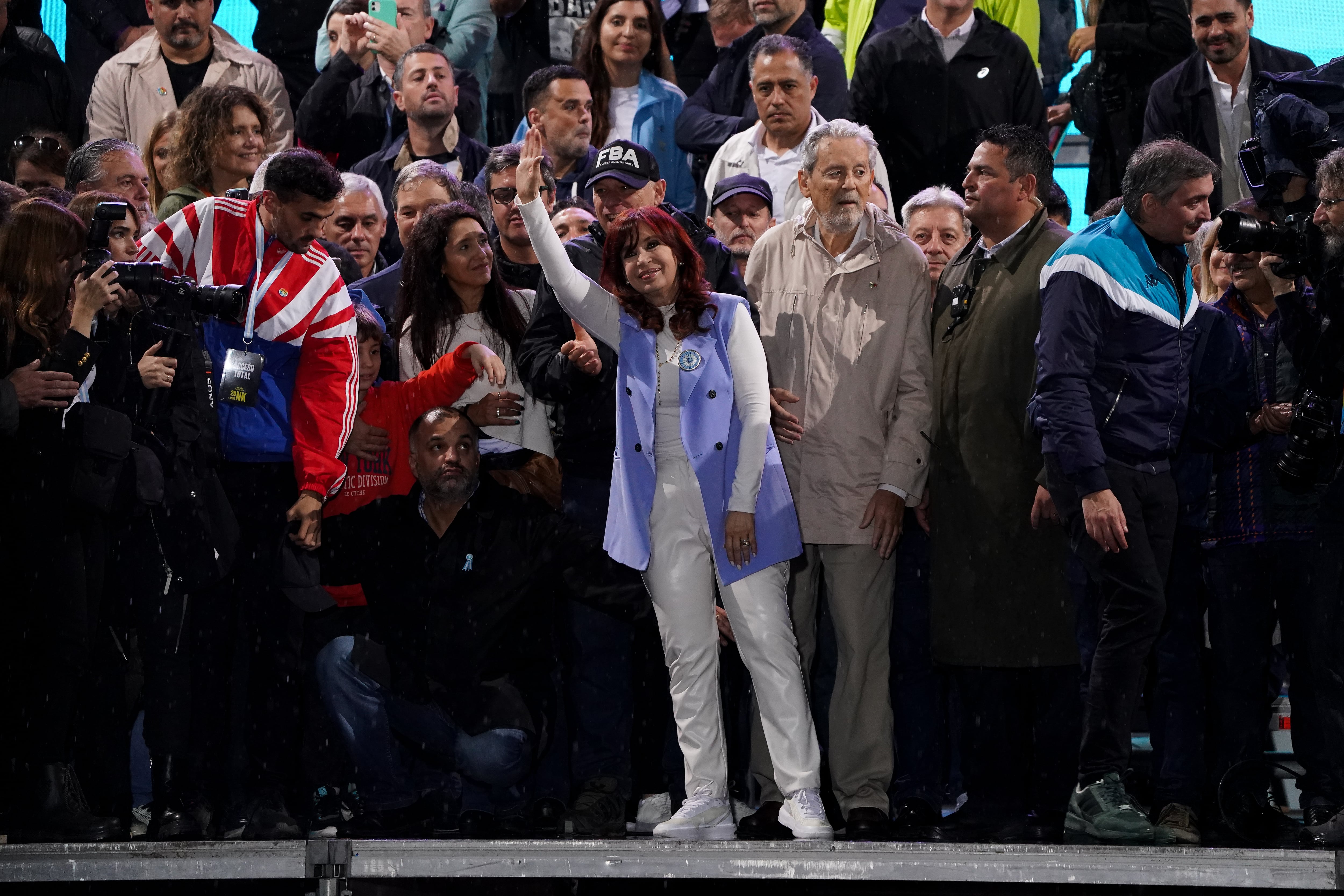 Cristina Fernández de Kirchner en el acto a 20 años de la muerte de Nestor. 
Plaza de mayo
massa
Foto clarín