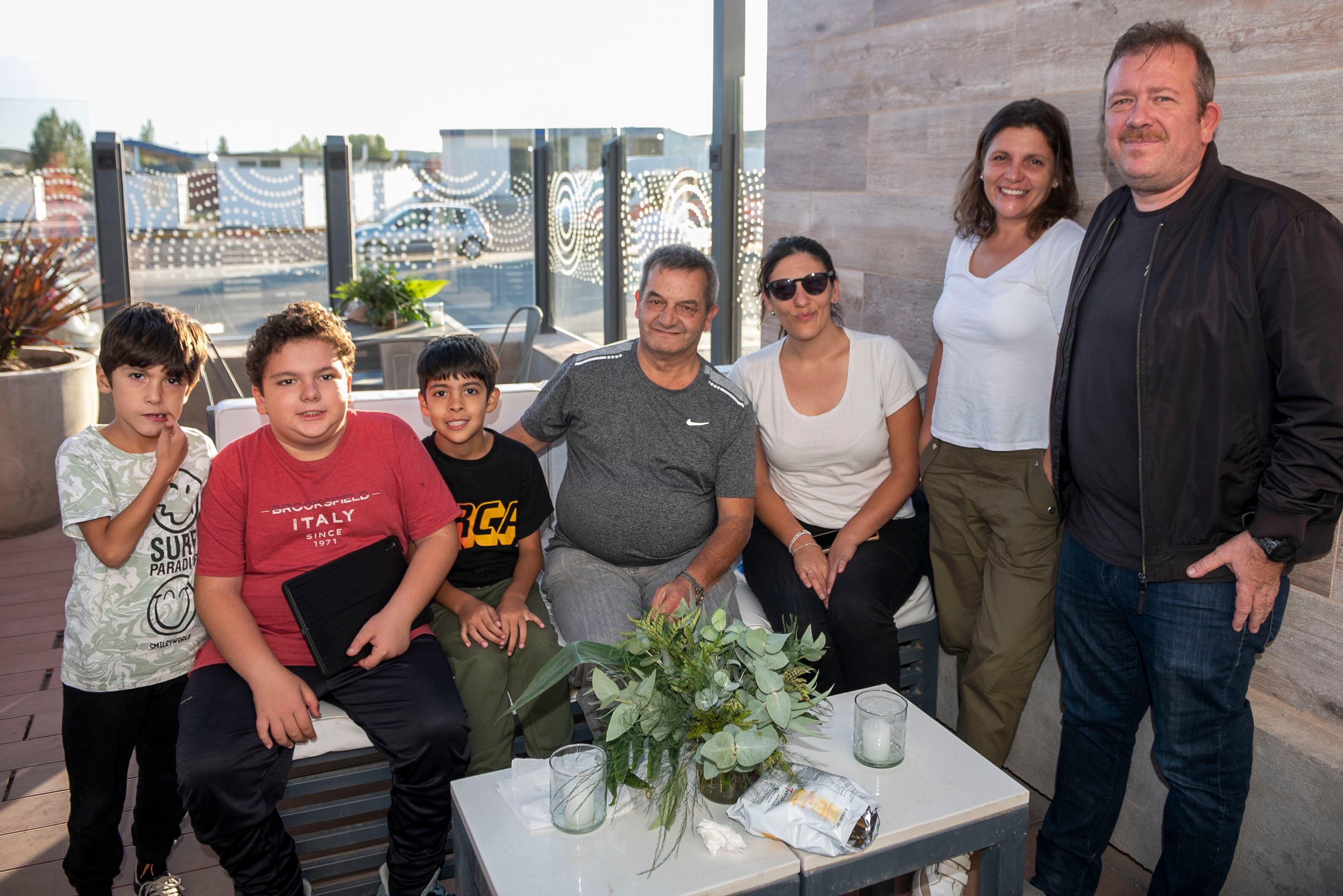 Francisco, Ramiro, Antonio, Roberto Guzmán, Laura Puebla, Andrea Puebla y Martín Torres.