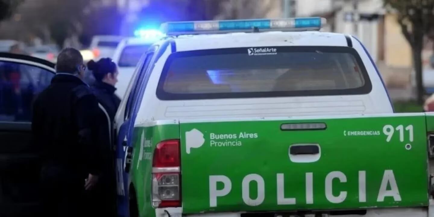 Según indicaron las fuentes a Télam, personal policial acudió al lugar del hecho, donde observaron que Gil yacía apuñalada en un sector del patio de su casa. Gentileza: TN.