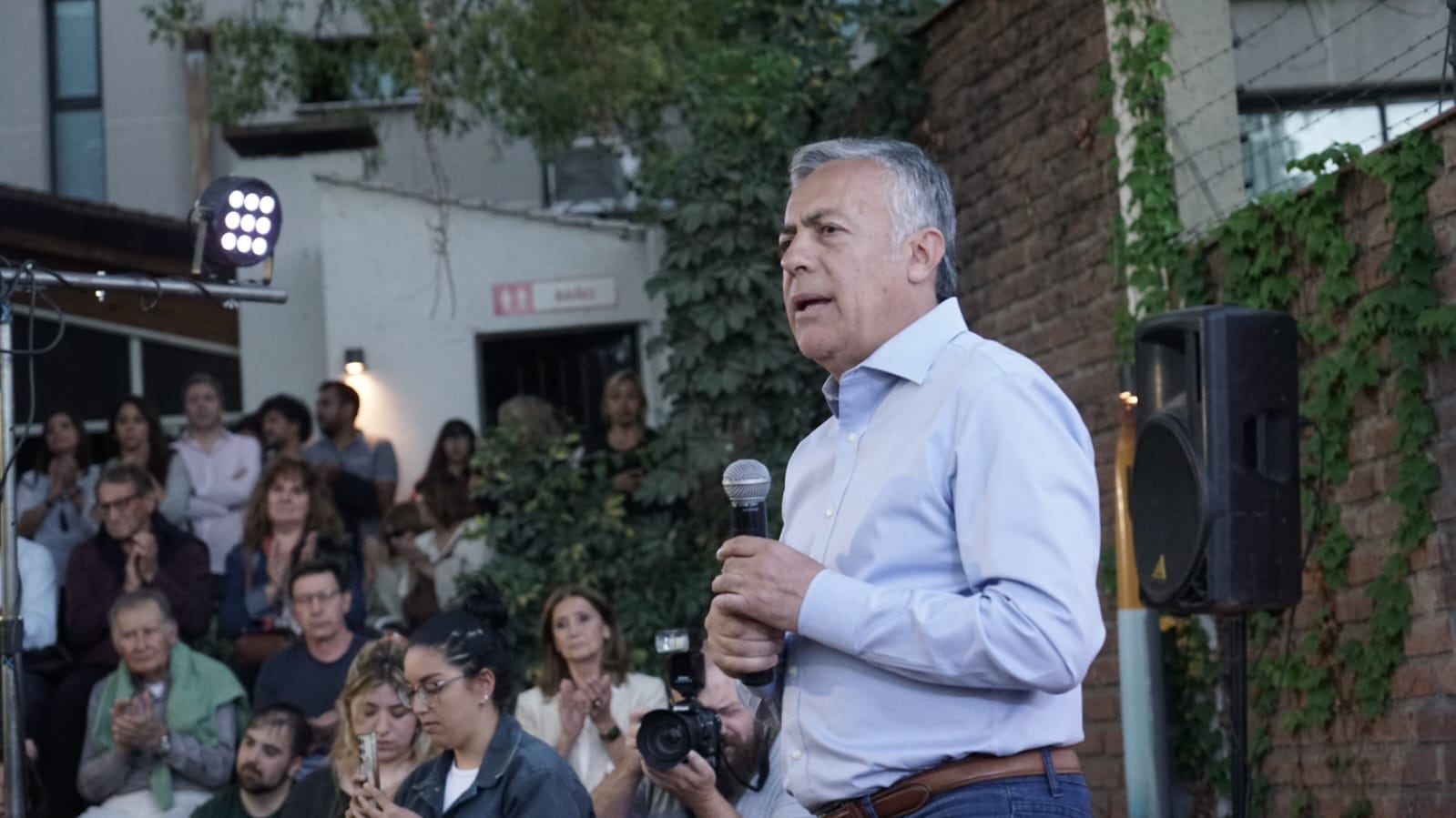 Alfredo Cornejo en la disertación del coronel retirado Marcelo Rozas Garay. Foto: Prensa Juntos por el Cambio.