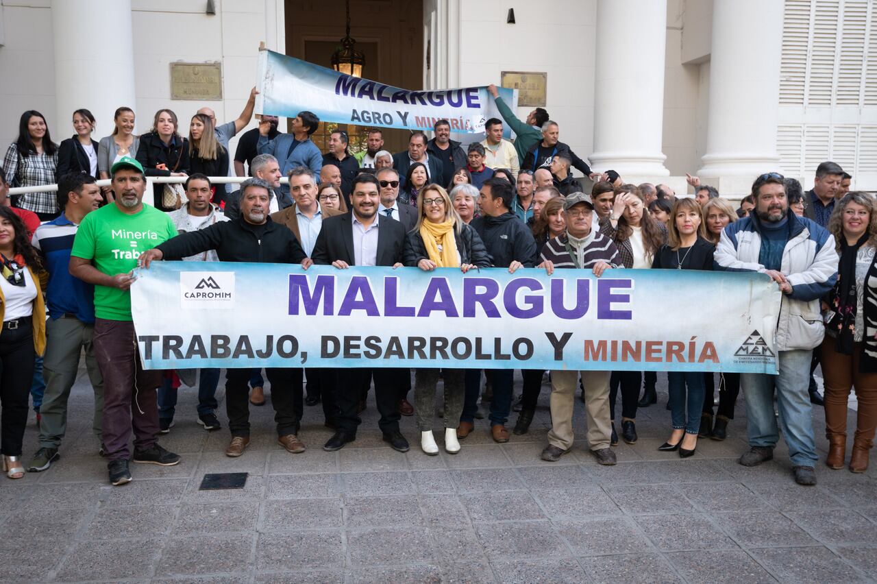 El intendente Juan Manuel Ojeda presentó el proyecto de minería para Malargüe
El intendente radical presentó esta mañana su iniciativa para explotar la minería con sustancias químicas en algunas zonas de su departamento.

Foto: Ignacio Blanco / Los Andes