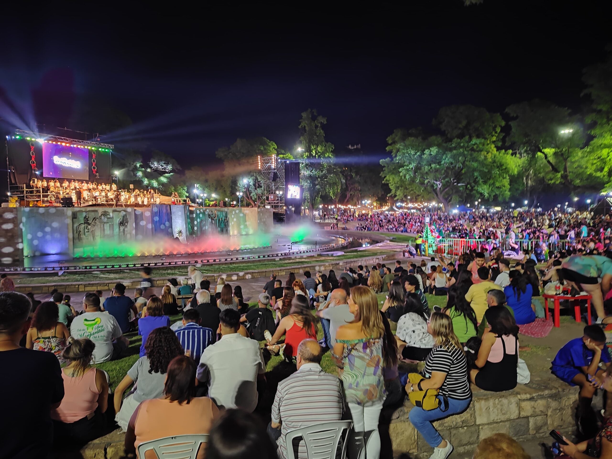 Con dos noches mágicas, más de 15 mil personas celebraron la Navidad en la Ciudad