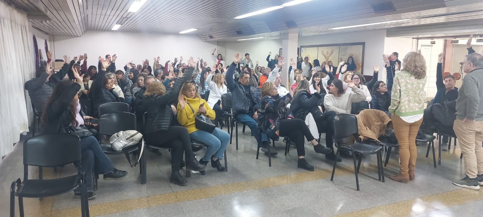 Ampros votó la medida de fuerza en asamblea en el Notti. Foto: Prensa Ampros