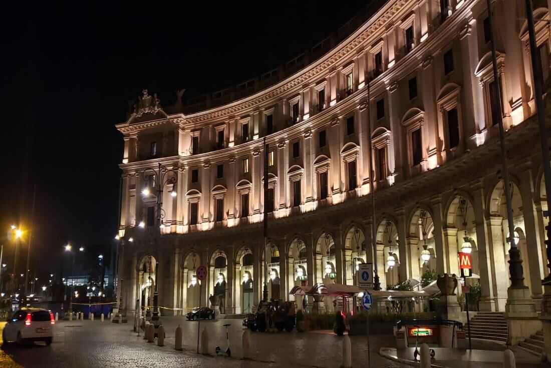 Edificios históricos de los circuitos turísticos van lentamente recuperando las visitas de miles de turistas, como antes de la pandemia de Covid-19 que goleó con fuerza a Italia. 