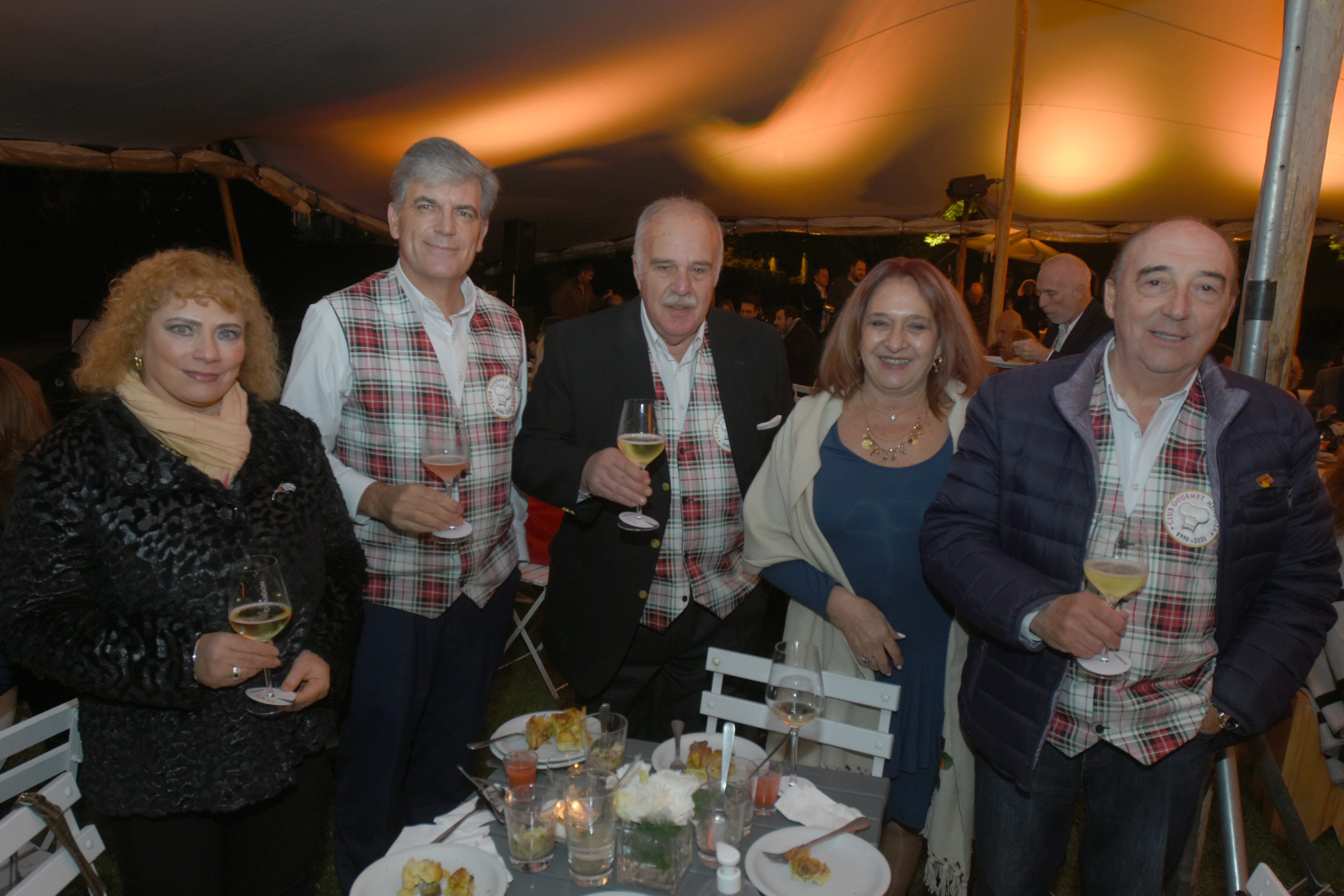 En la foto: Sergio Cavagnaro, Silvia Marmolejo, Carlos Malizia, Laura Profinni y Oscar de la Torre
Foto: Nicolás Rios / Los Andes