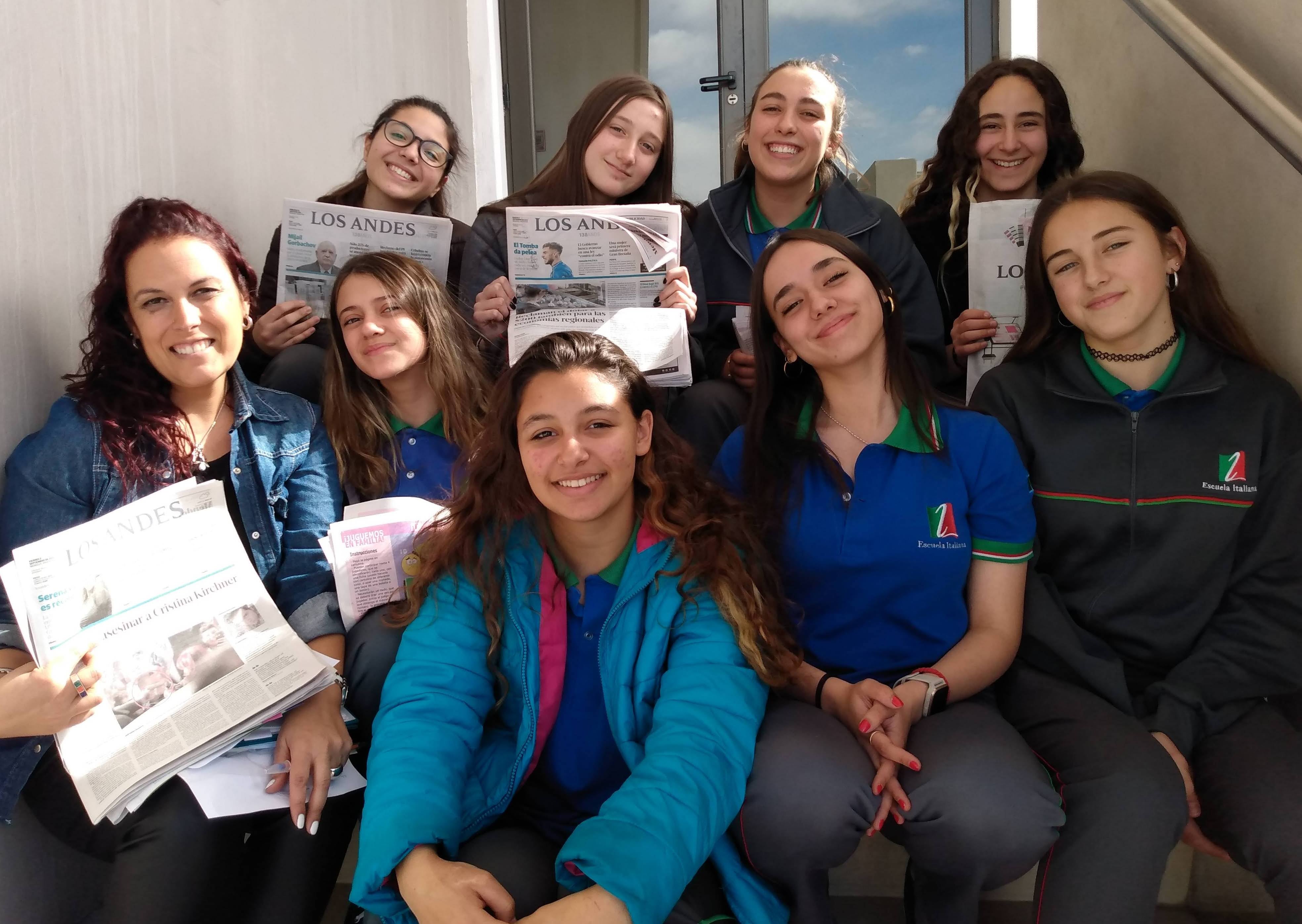 Delfina, Indira, Juana, Agostina, Nahiara, Giuliana, Camila y Fausta, acompañados por profesoras Laura Miranda.

