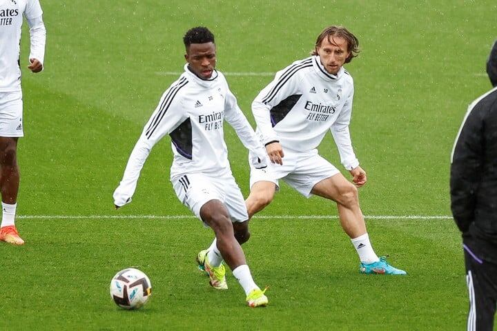 Luka Modric y Vinicius Junior, compañeros en Real Madrid y rivales en el Mundial de Qatar. Foto EFE/ Rodrigo Jiménez