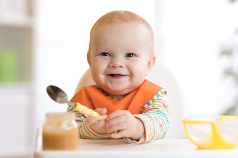 Introducir los alimentos antes de los 4 meses puede traer aparejado algunas complicaciones a corto plazo. 