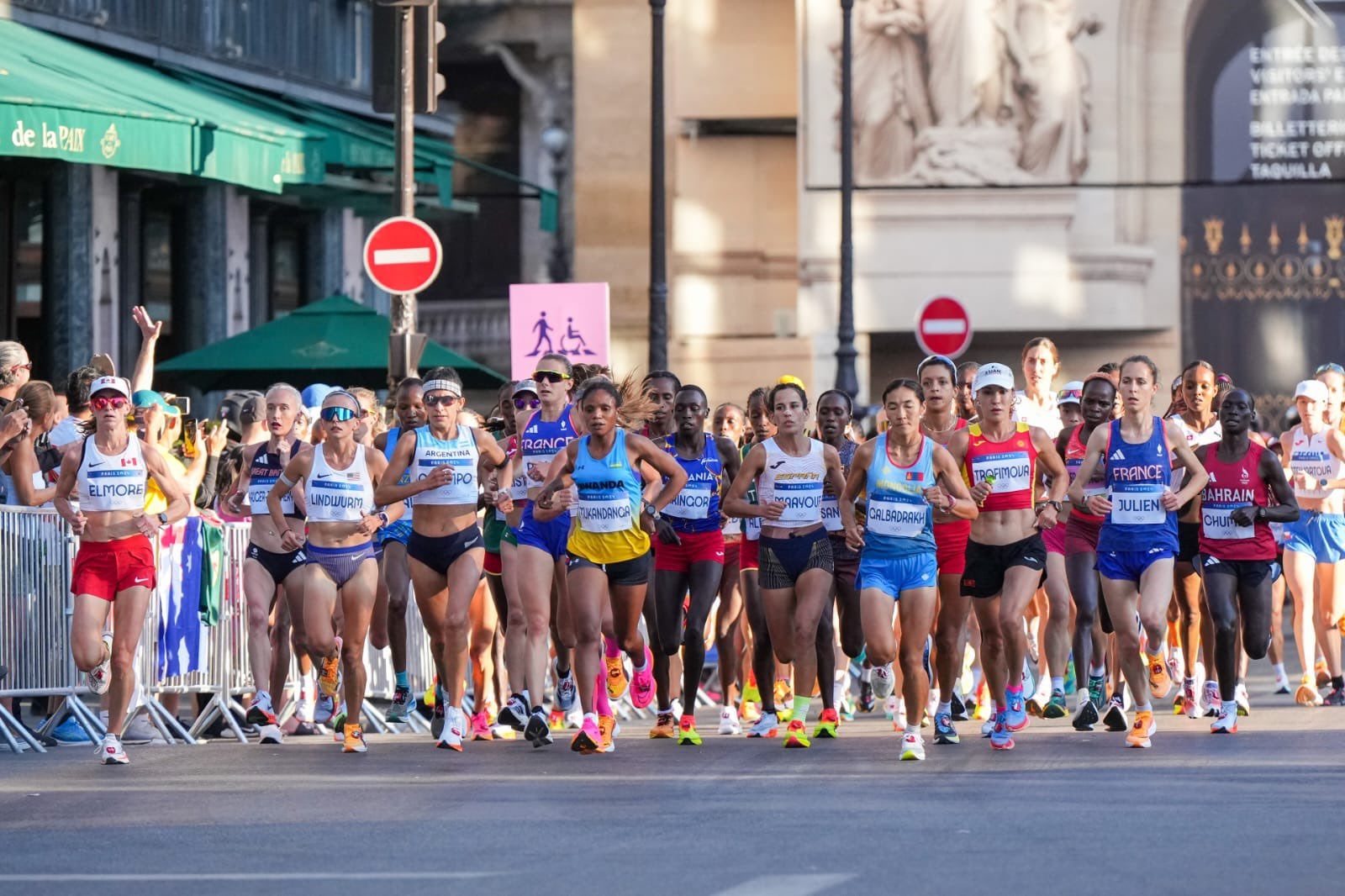 Se disputó la maratón Femenina y hubo participación argentina: Florencia Borelli terminó 21° y Daiana Ocampo 41°. Foto: Prensa COA.