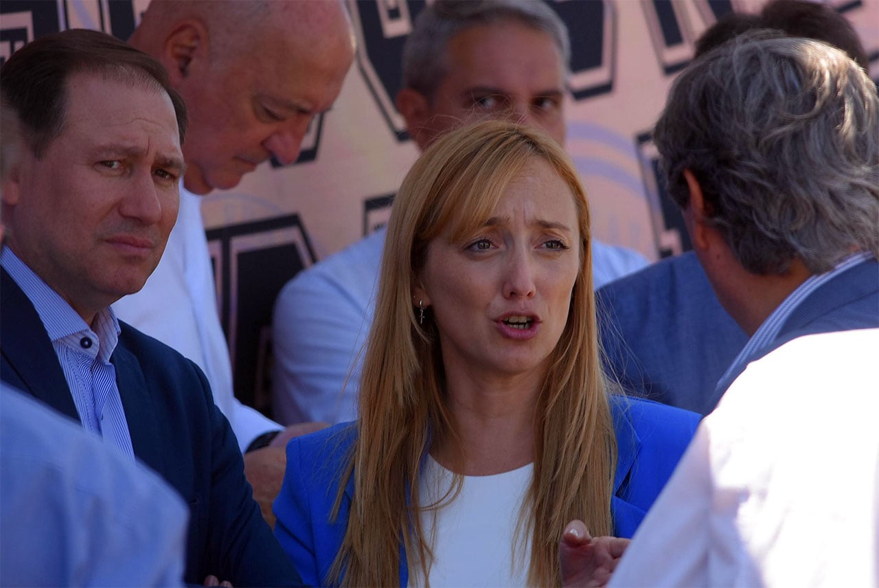 El presidente de la Nación Alberto Fernández junto al ministro de economía y el gobernador Rodolfo Suárez estuvieron presentes en la segunda llegada del tren de pasajeros a Palmira
Foto: Claudio Gutiérrez Los Andes