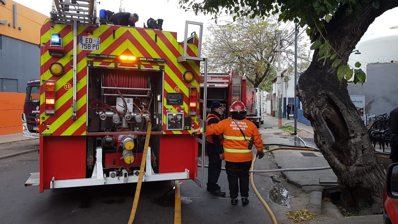 Incendio en un depósito de Guaymallén - Gentileza