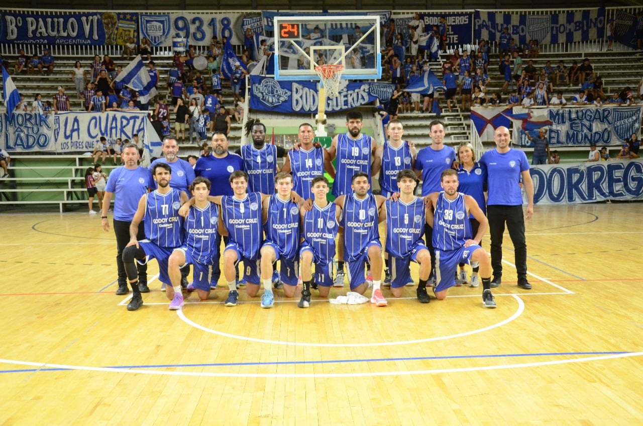 El plantel de Godoy Cruz Antonio Tomba. / Gentileza: Andrés Arequipa.