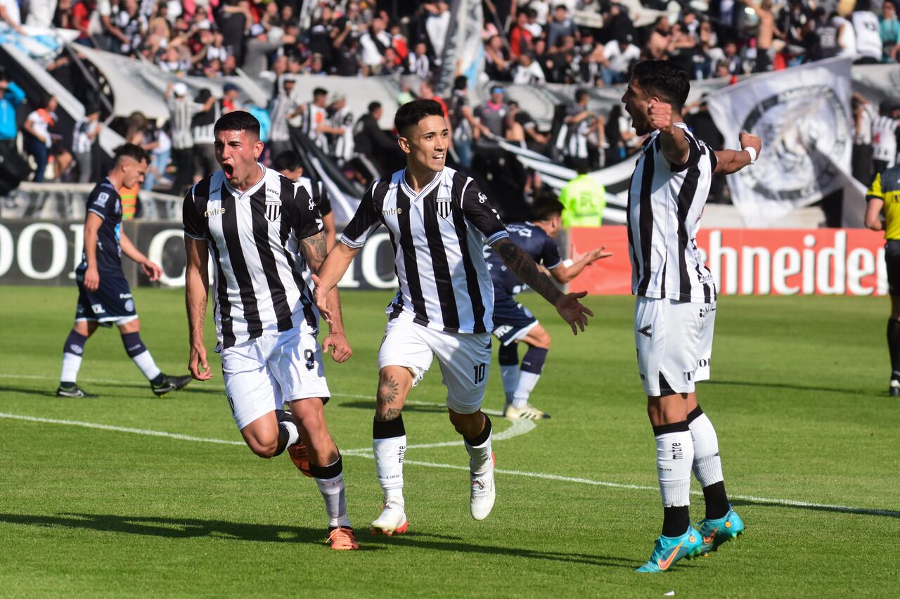 Histórico: Gimnasia y Esgrima eliminó a Independiente Rivadavia y se metió en las semifinales de la Primera Nacional.
Foto: Mariana Villa / Los Andes