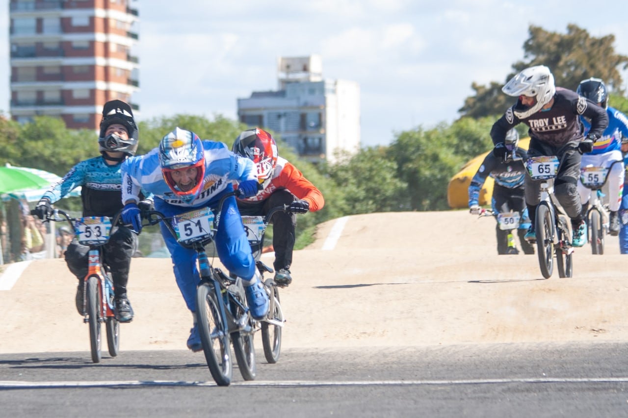 Agustín Galeotti cruzó la meta ganando el Campeonato Argentino en Masters./ Gentileza