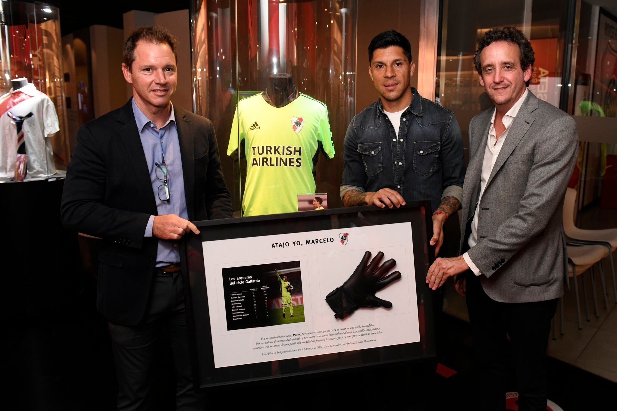 El buzo y los guantes que el mendocino utilizó en la Copa Libertadores ya están en el Museo River / Prensa River.