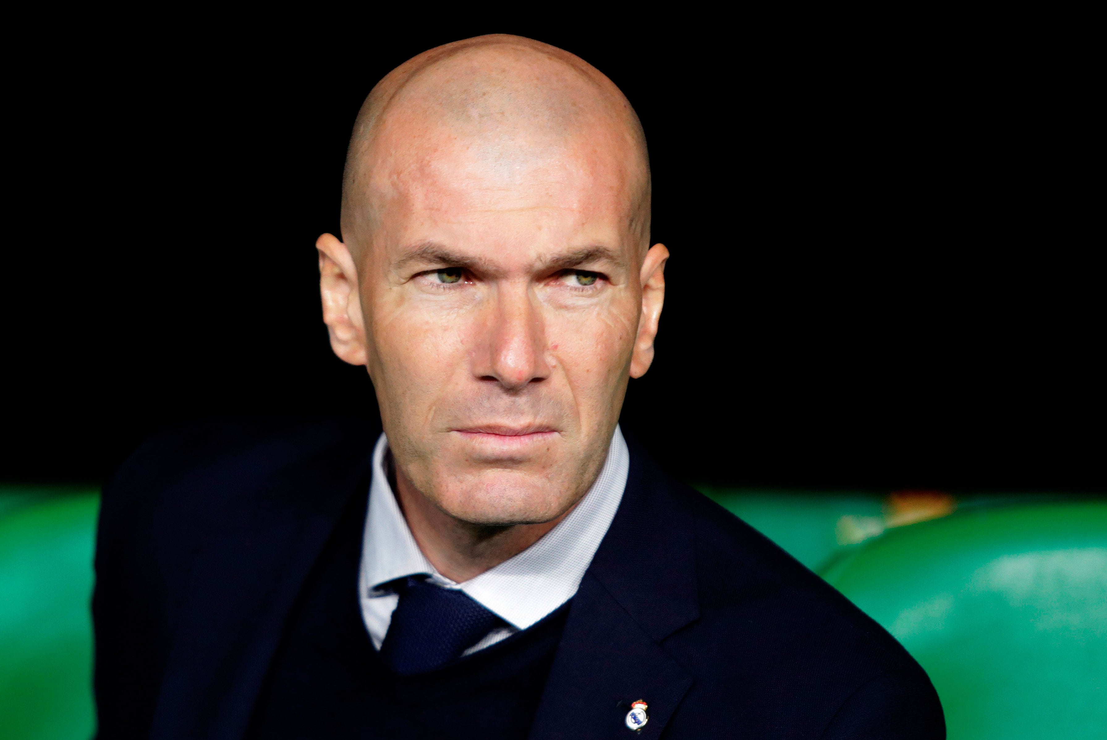 Zinedine Zidane, el DT que ganó todo con el Real Madrid, es el más buscado en PSG. (AP)