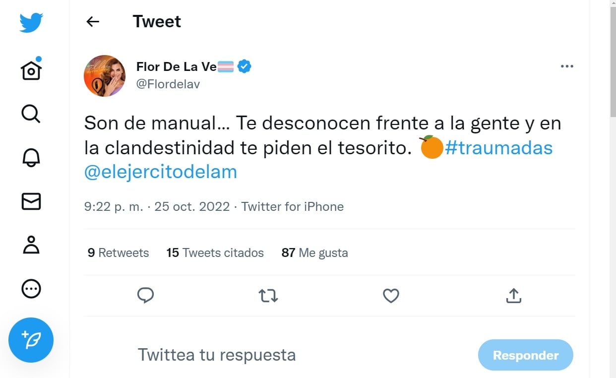 Flor de la V apuntpo duro contra Tomás Holder.