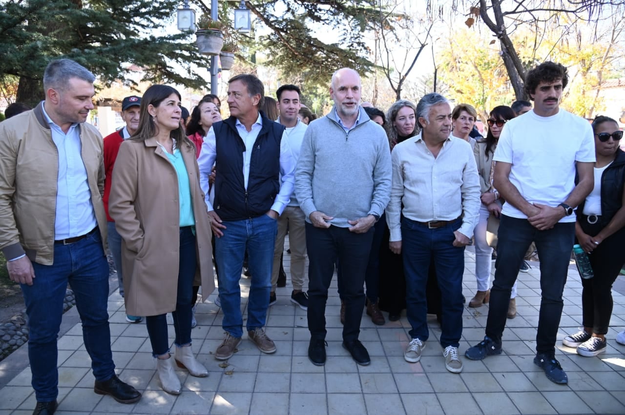 El precandidato presidencial del Pro, Horacio Rodríguez Larreta, estuvo con los radicales Rodolfo Suárez, Alfredo Cornejo, Natalio Mema y Diego Costarelli en la Plaza de Chacras de Coria.