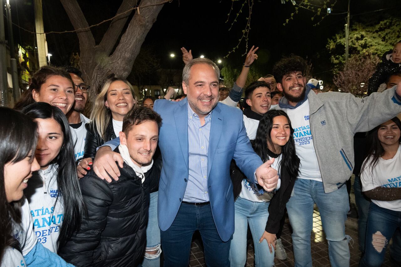 Este domingo se desarrollaron las elecciones generales municipales en los siete departamentos que son opositor al gobierno de Rodolfo Suárez. En el caso de Maipú, el espacio oficialista del Frente Elegí arrasó en las elecciones y Matías Stevanato fue reelecto como jefe comunal hasta el 2027

Foto: Ignacio Blanco / Los Andes 


