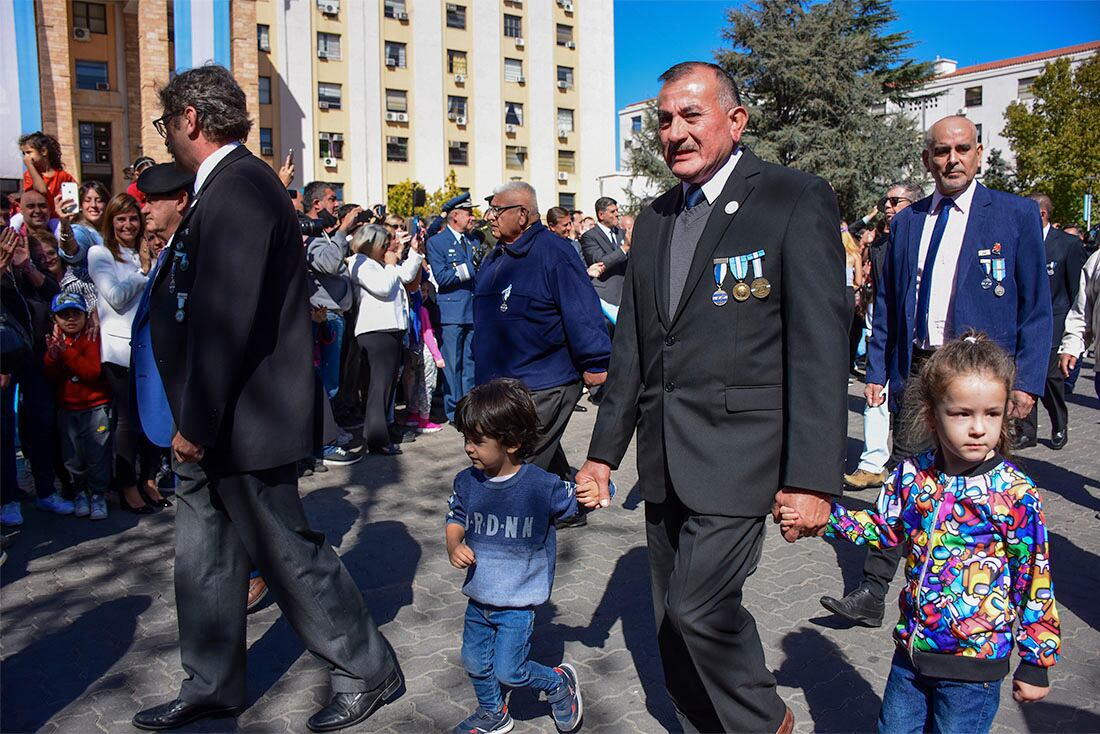 Acto conmemorativo por los 40 años de la guerra de Malvinas. En casa de gobierno se llevo a cabo un acto en el que participaron autoridades politicas y de las fuerzas armadas, donde brindaron reconocimiento a veteranos y caidos en el conflicto del Atlantico Sur en 1982
foto: Mariana Villa / Los Andes