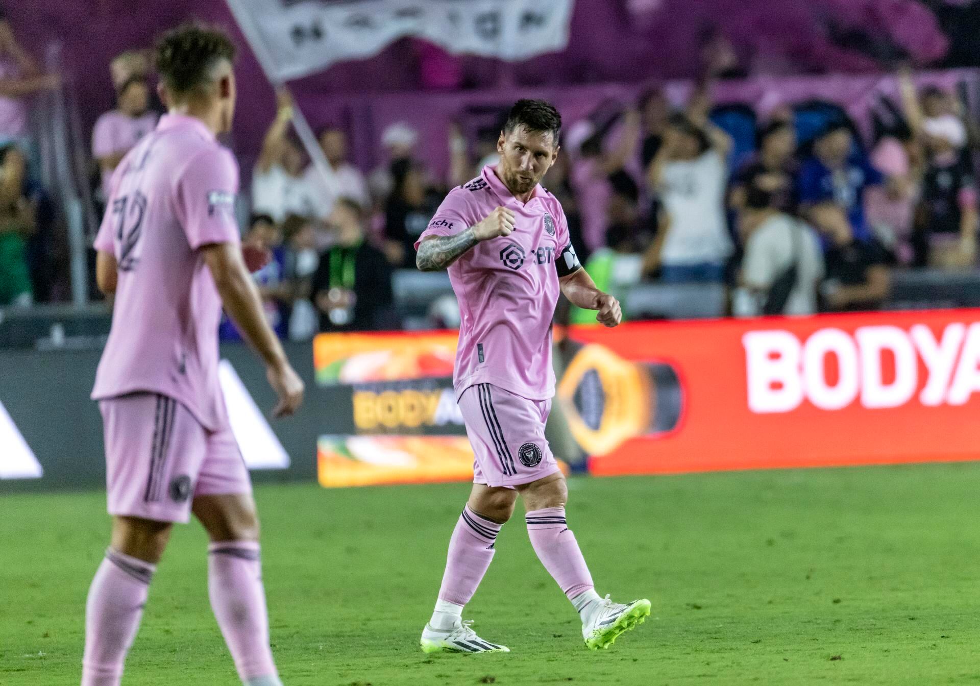 El jugador argentino Lionel Messi de Inter Miami CF celebra su gol durante el partido de la Copa de la Liga de Fútbol entre Cruz Azul e Inter Miami CF en las afueras del estadio DRV PNK en Fort Lauderdale, Florida, EE. UU. Foto: EFE/EPA/CRISTOBAL HERRERA-ULASHKEVICH