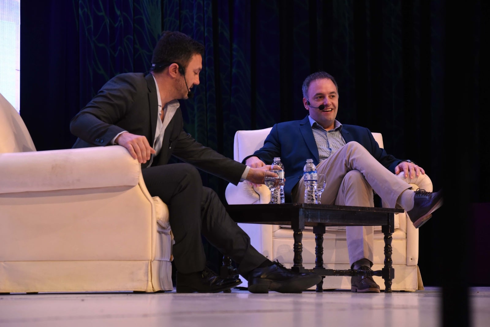 Luis Petri y Manuel Adorni en el Auditorio Ángel Bustelo.