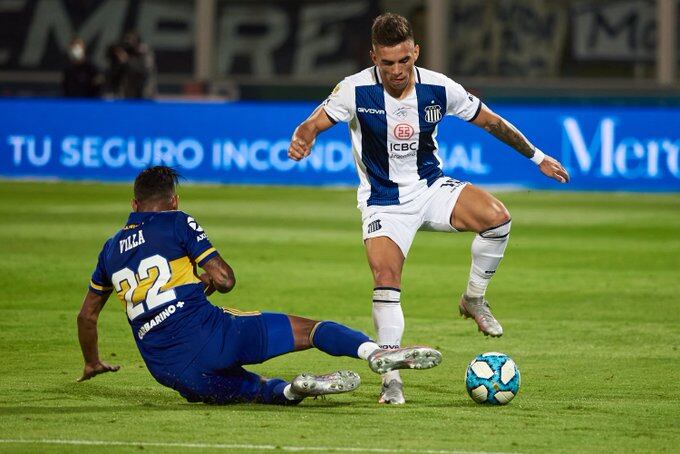 El defensor de Talleres tuvo un muy buen partido controlando al colombiano de Boca.