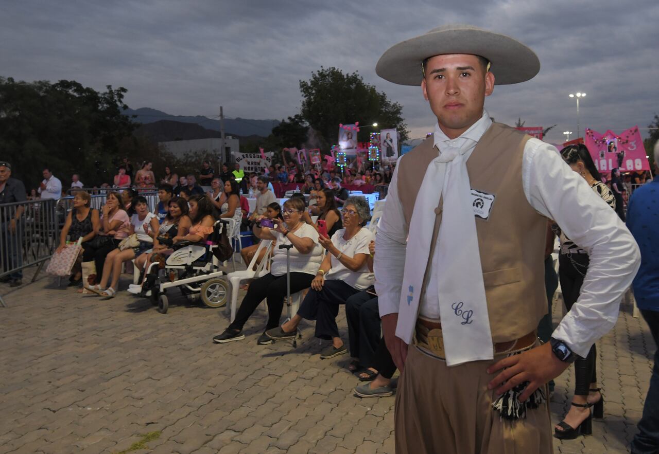 Joaquín Vidal, es un bailarín folclórico que actúa por primera vez en los festejos departamentales
Foto: Marcelo Rolland / Los Andes

