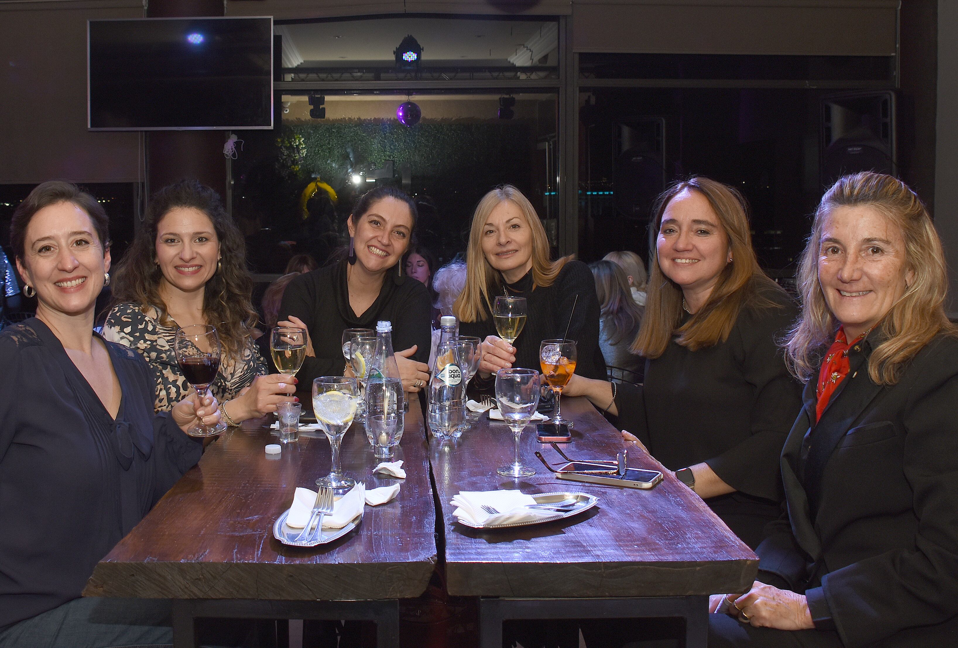 Vanina Manini, Ivana Groba, Cecilia Gili, Adriana Koch, Alejandra Gil Posleman y Claudia Yanzón