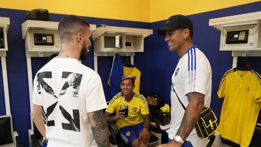 Dario Benedetto junto a MarcosRojo y Agustín Almendra./ Gentileza.