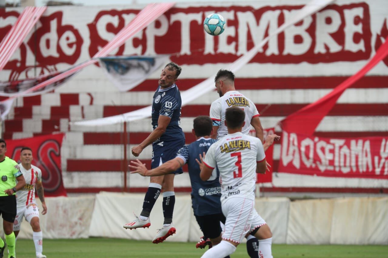 En un partido muy parejo, Independiente y Barracas Central igualaron 1-1./ Gentileza: Tato Pagano