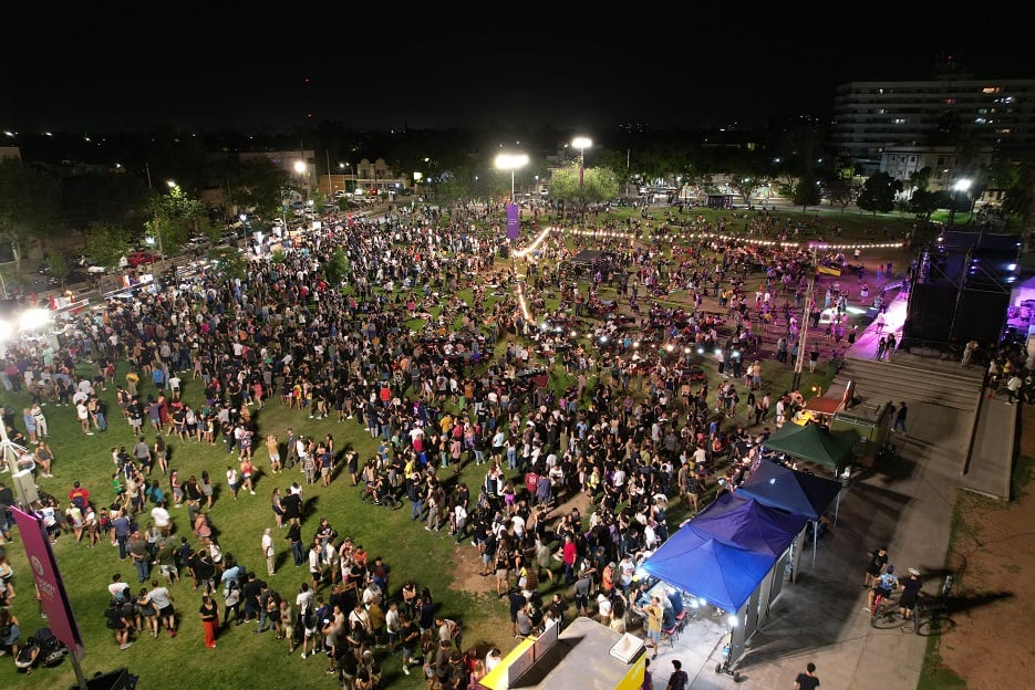 Más de 10.000 personas asistieron al Festival del Lomo en Godoy Cruz.