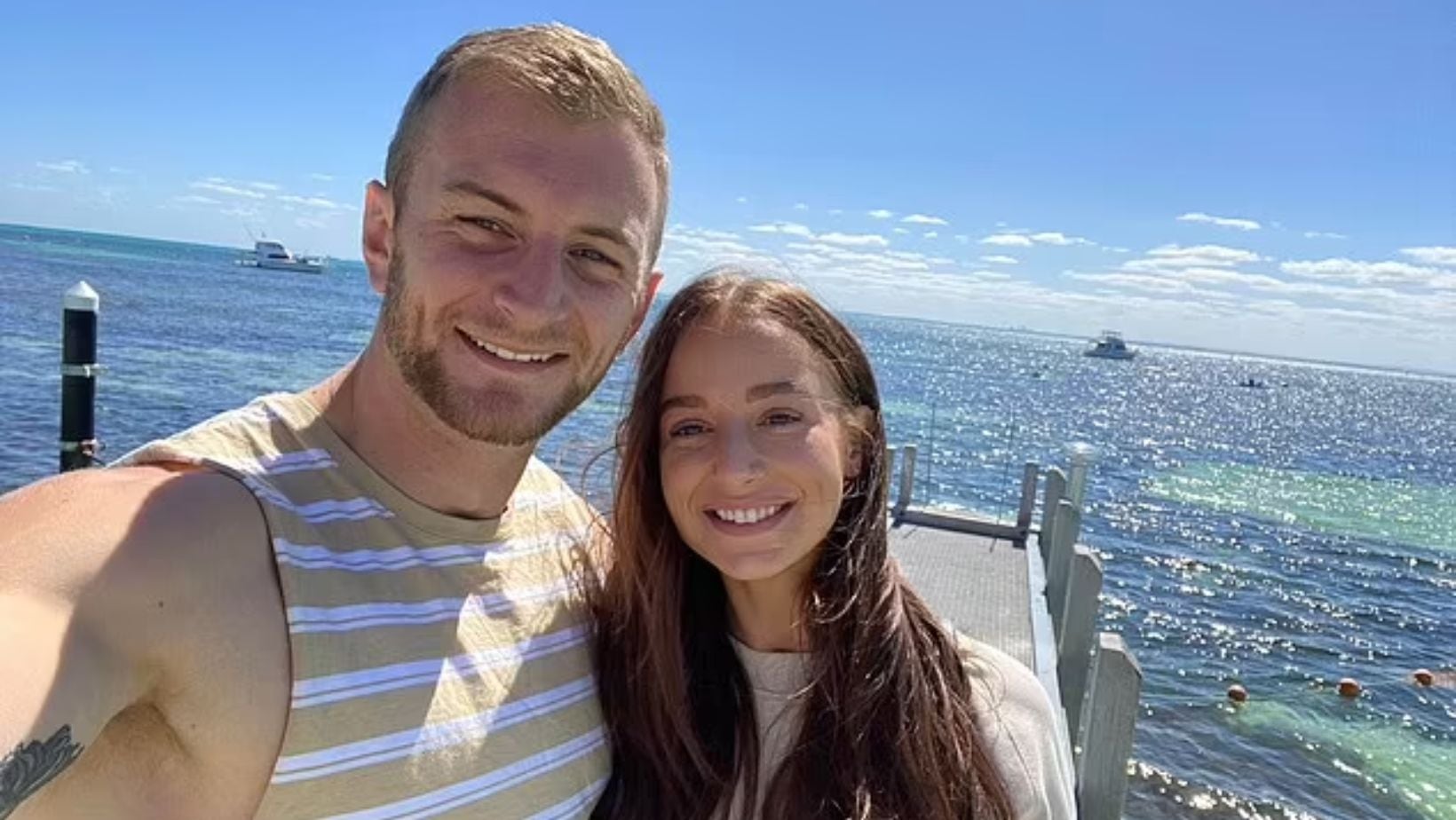 Liam Trimmer y su prometida Lilly Watts, que está embarazada de su primer hijo